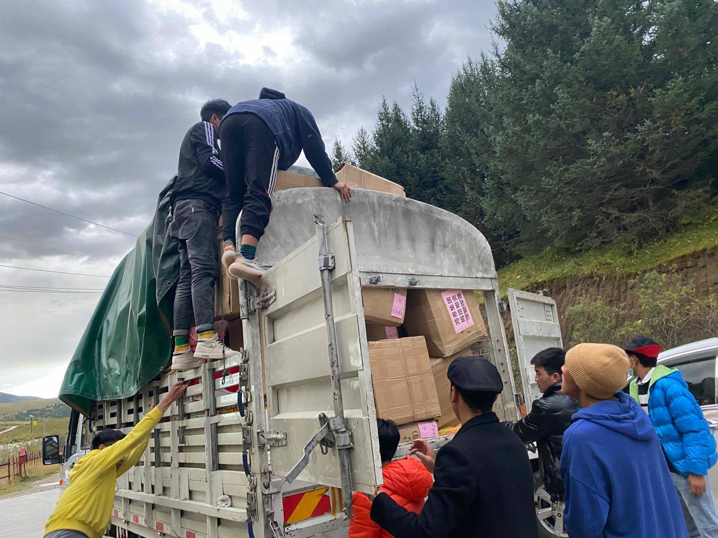 米兰网页版-米兰(中国)公益回顾丨家国同欢月同圆 温暖满载甘孜州(图5)