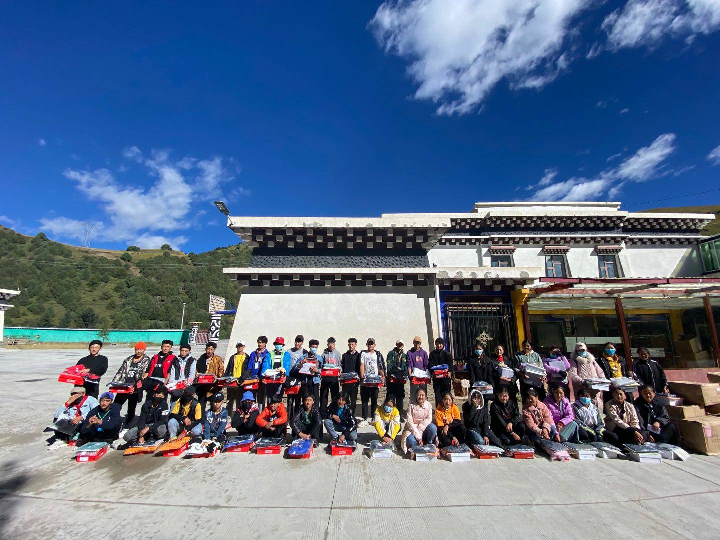 米兰网页版-米兰(中国)公益回顾丨家国同欢月同圆 温暖满载甘孜州(图8)